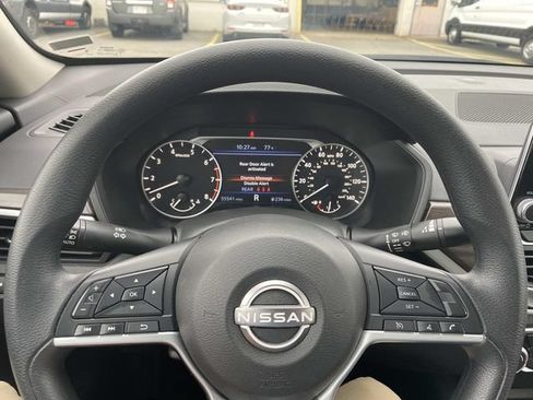 Used 2024 Nissan Altima 2.5 SV FWD image 28