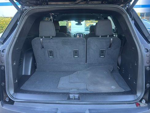 Used 2023 Chevrolet Traverse LT FWD image 26