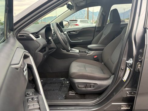 Used 2025 Toyota RAV4 XLE AWD/4WD image 11