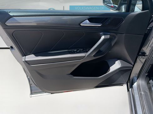 Used 2023 Volkswagen Tiguan SE image 19