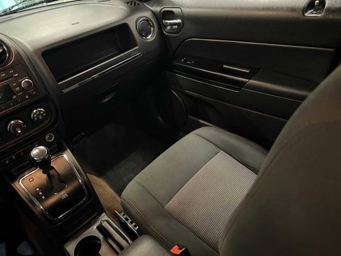 Used 2014 Jeep Patriot Latitude w/ Sun/Sound Group image 11