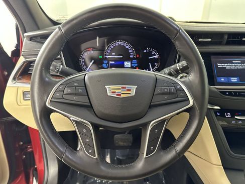 Used 2017 Cadillac XT5 Luxury w/ Driver Awareness Package FWD image 14