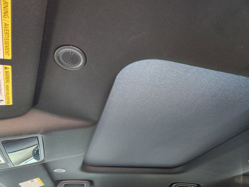 Certified 2025 Land Rover Discovery S image 27