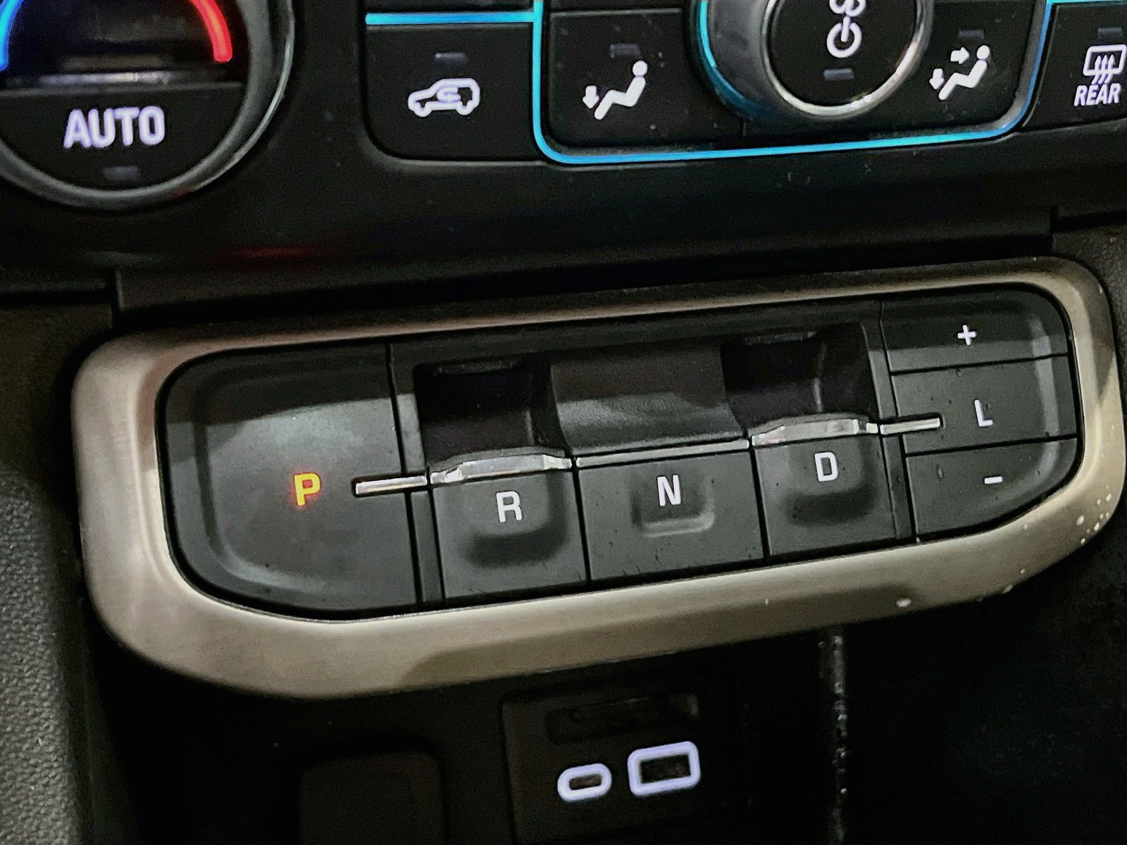 Used 2023 GMC Acadia AT4 w/ Preferred Package AWD/4WD image 17