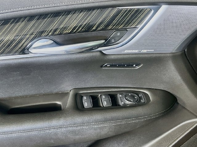 Used 2023 Cadillac XT6 Premium Luxury AWD/4WD image 12