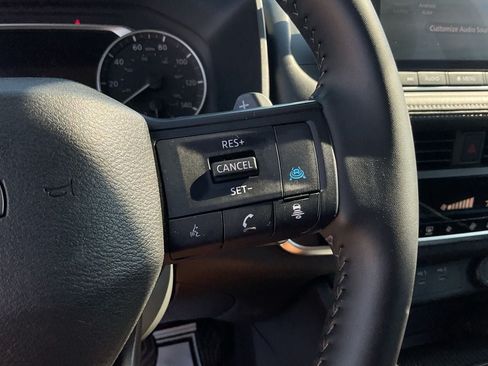 Used 2025 Nissan Rogue SV FWD image 31