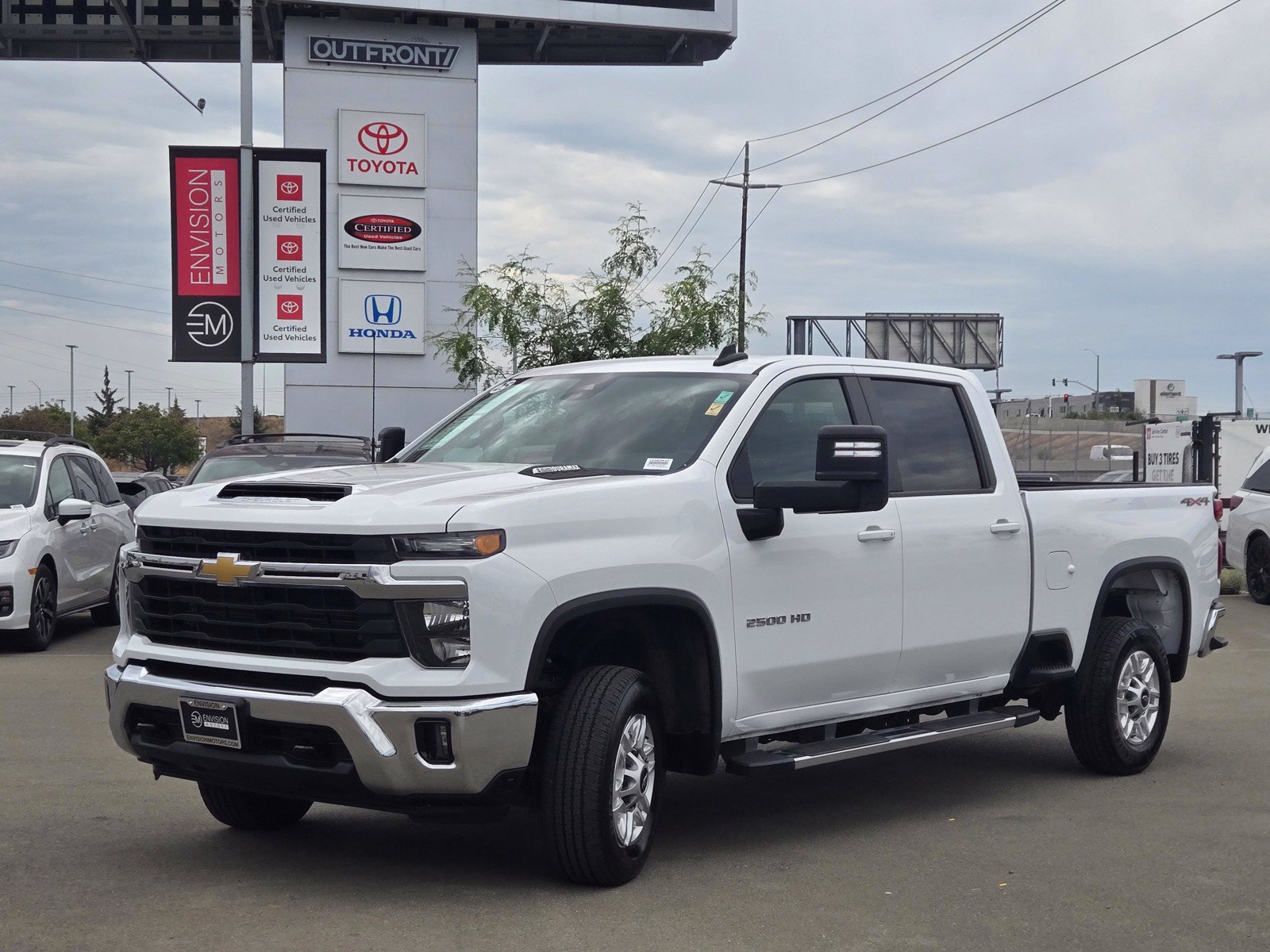 Used 2025 Chevrolet Silverado 2500 LT w/ Convenience Package AWD/4WD image 3
