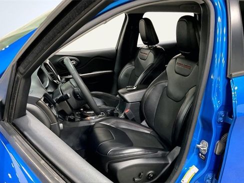 Used 2021 Jeep Cherokee Trailhawk w/ Comfort/Convenience Group image 25