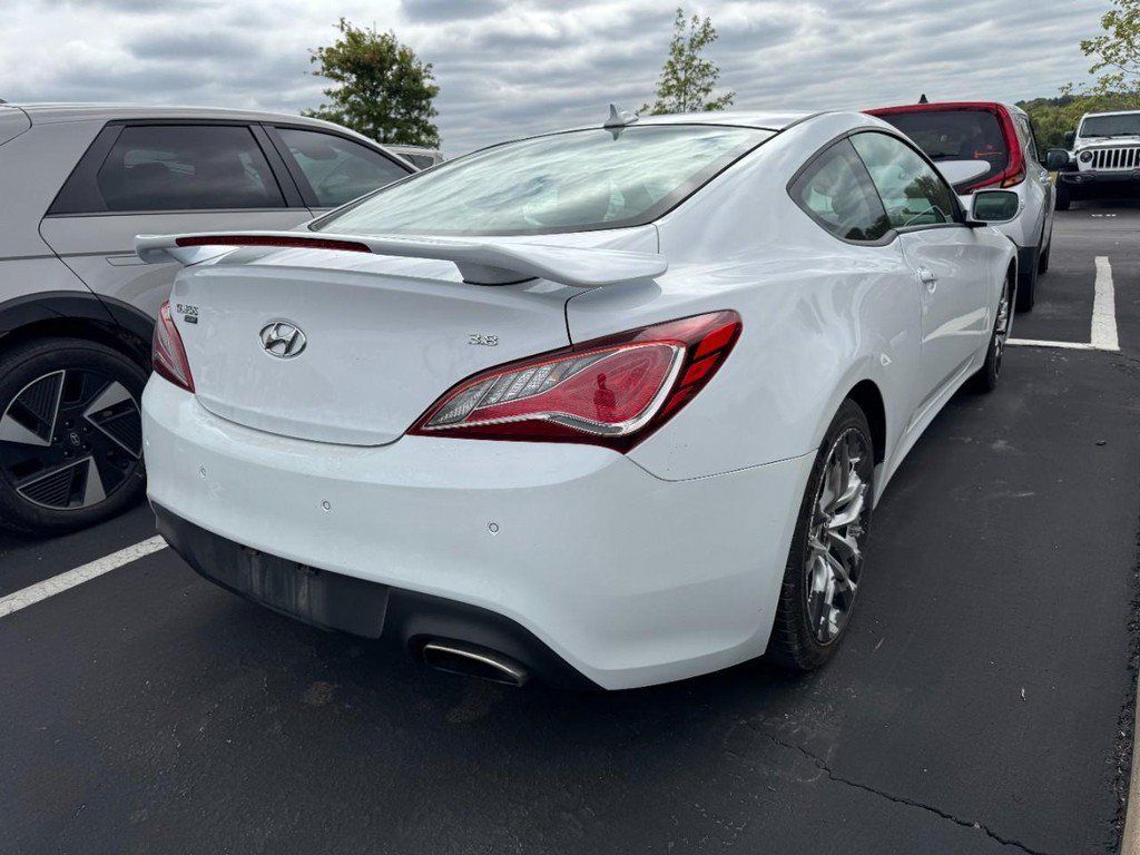 Used 2016 Hyundai Genesis Coupe 3.8 RWD image 2