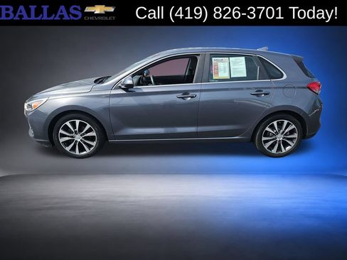 Used 2019 Hyundai Elantra GT FWD image 2