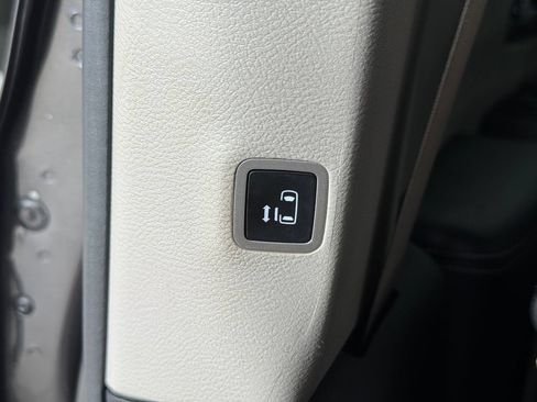 Used 2023 Chrysler Pacifica Limited FWD image 23