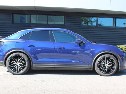Used 2024 Porsche Macan 4 Electric image 8