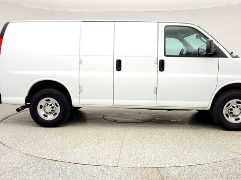 Used 2021 Chevrolet Express 2500 image 4