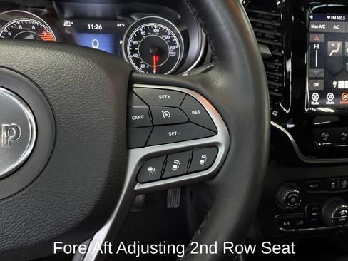 Used 2019 Jeep Cherokee Limited w/ Luxury Group AWD/4WD image 17