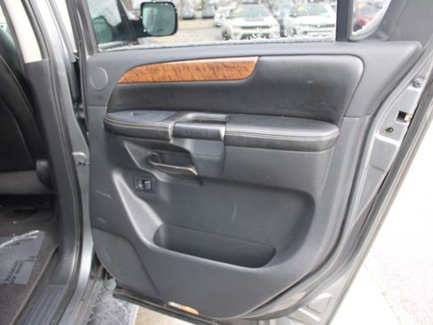 Used 2013 Nissan Armada Platinum image 26