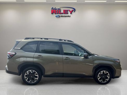 Certified 2025 Subaru Forester Premium AWD/4WD image 6