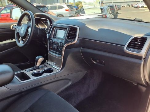 Used 2017 Jeep Grand Cherokee Laredo w/ Quick Order Package 2BE image 17