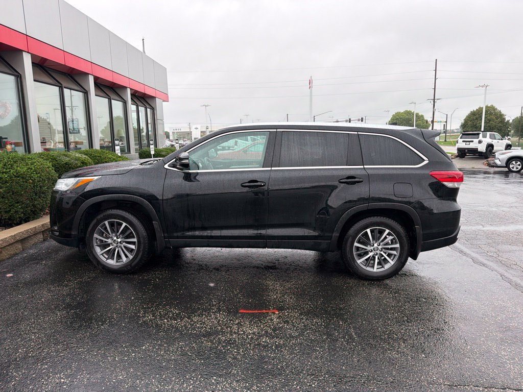 Used 2019 Toyota Highlander XLE AWD/4WD image 1