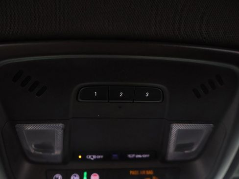 Used 2023 Chevrolet Traverse LT image 51