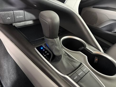 Used 2022 Toyota Camry LE w/ Carpet Mat Package (TMS) FWD image 21
