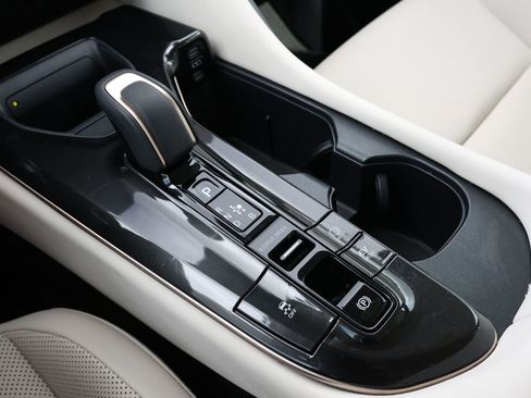 Used 2024 Toyota Crown AWD/4WD image 24