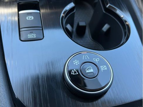 Used 2025 Nissan Rogue SV AWD/4WD image 18