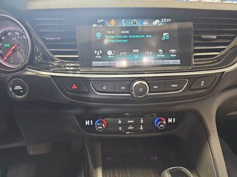 Used 2018 Buick Regal Preferred w/ Driver Confidence Package #1 image 19