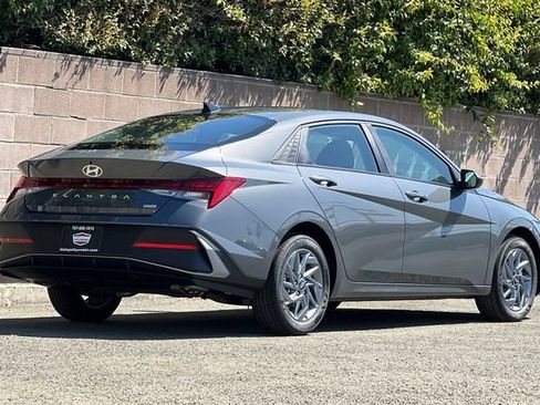 New 2026 Hyundai Elantra Hybrid FWD image 6