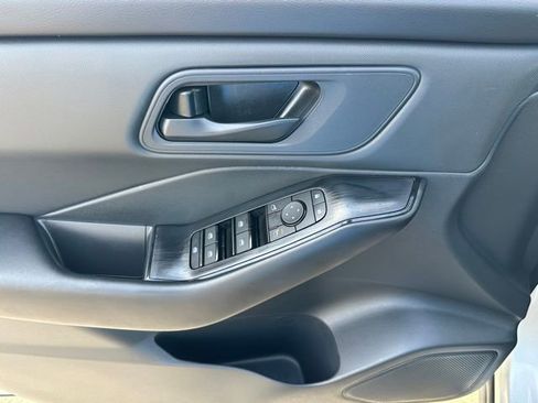 Certified 2025 Nissan Rogue S image 21