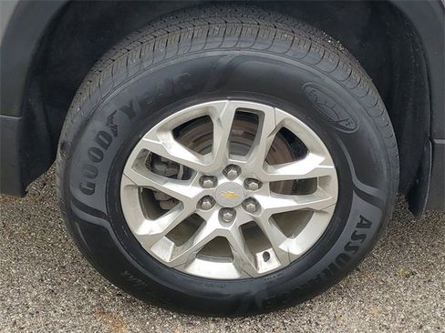 Used 2021 Chevrolet Traverse LS image 5