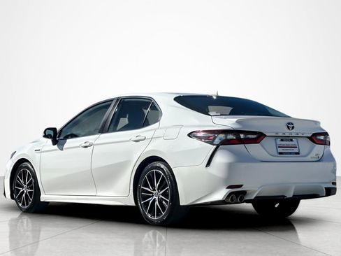 Certified 2021 Toyota Camry SE image 3