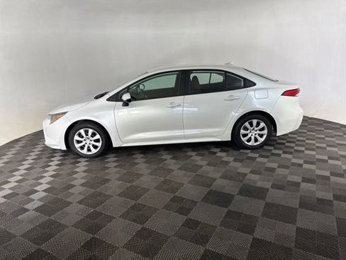 Used 2025 Toyota Corolla LE FWD image 11