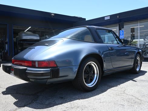 Used 1987 Porsche 911 Carrera RWD image 18