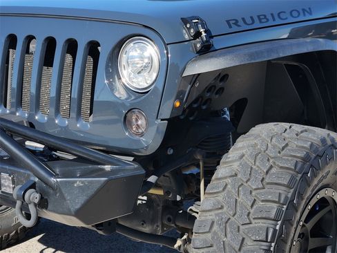 Used 2017 Jeep Wrangler Rubicon w/ Power Convenience Group image 5