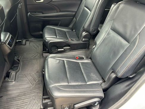 Used 2018 Toyota Highlander XLE image 17