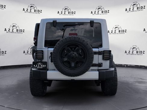 Used 2015 Jeep Wrangler Unlimited Sahara w/ Connectivity Group AWD/4WD image 5