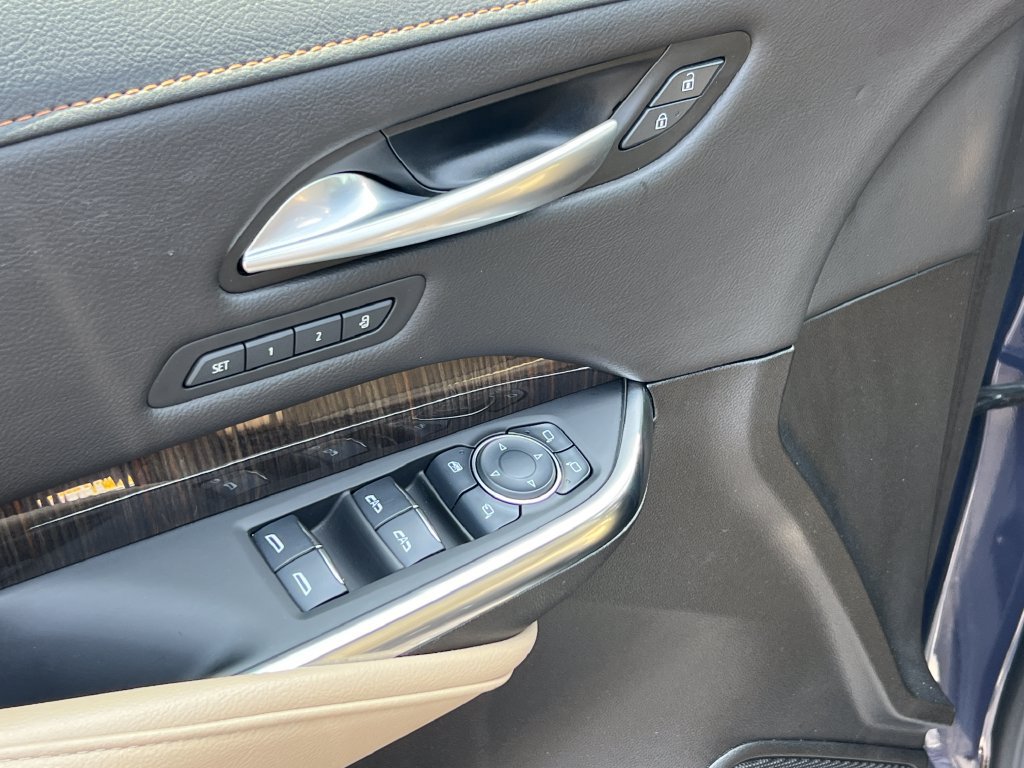 Used 2025 Cadillac XT4 Premium Luxury FWD image 6