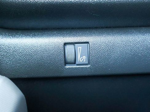 Used 2025 Chevrolet Colorado W/T image 18