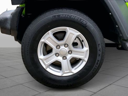 Used 2021 Jeep Wrangler Sport S image 9