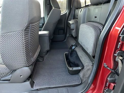 Used 2016 Nissan Frontier SV image 17