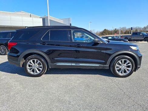 Certified 2023 Ford Explorer XLT w/ Equipment Group 202A AWD/4WD image 8