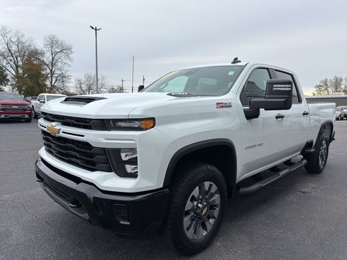 Used 2025 Chevrolet Silverado 2500 Custom w/ Custom Value Package image 4