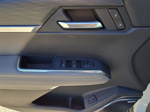 Used 2025 GMC Acadia Elevation w/ Elevation Premium Package image 24