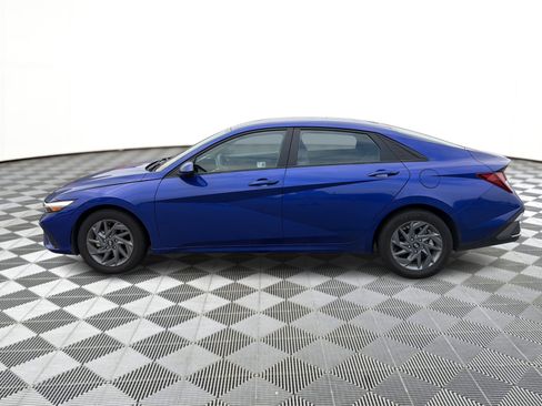 Used 2024 Hyundai Elantra SEL FWD image 2