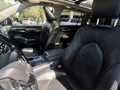 Used 2021 Toyota Highlander Platinum AWD/4WD image 22
