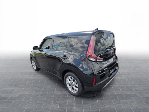 Used 2025 Kia Soul LX w/ LX Technology Package FWD image 5