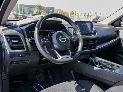 Used 2023 Nissan Rogue SV FWD image 15