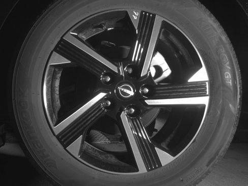 Used 2025 Nissan Sentra SV FWD image 14