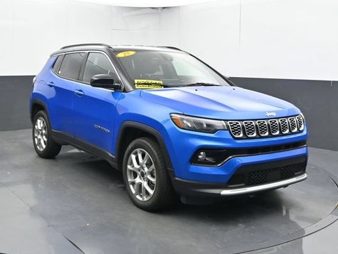 Used 2025 Jeep Compass Limited AWD/4WD image 6