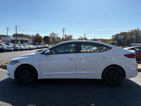 Used 2017 Hyundai Elantra SE w/ Cargo Package image 4